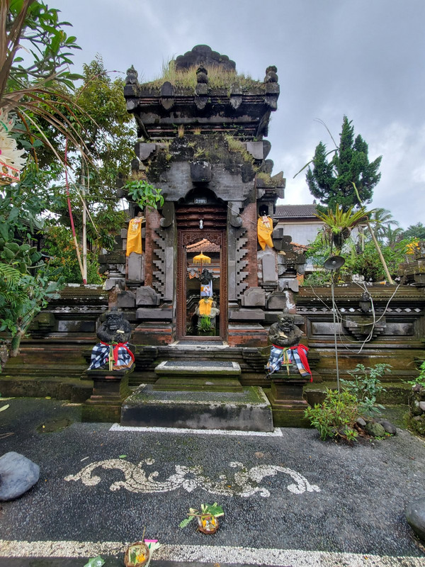 Family Temple gate on Galungan