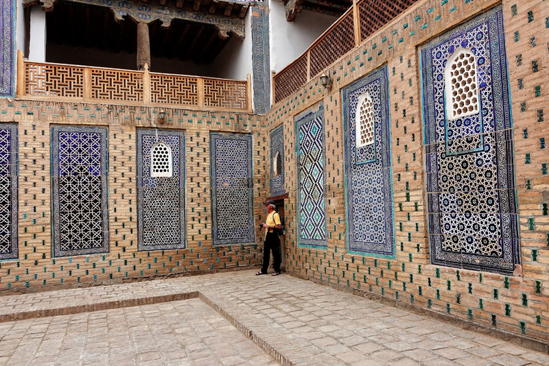 Ed in the harem's quarters of the Palace