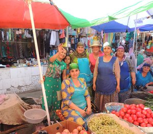 At the market in Kurgon Teppa