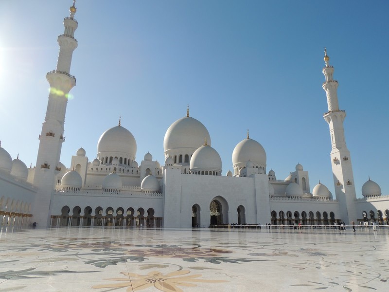 The beautiful mosque in Abu Dhabi