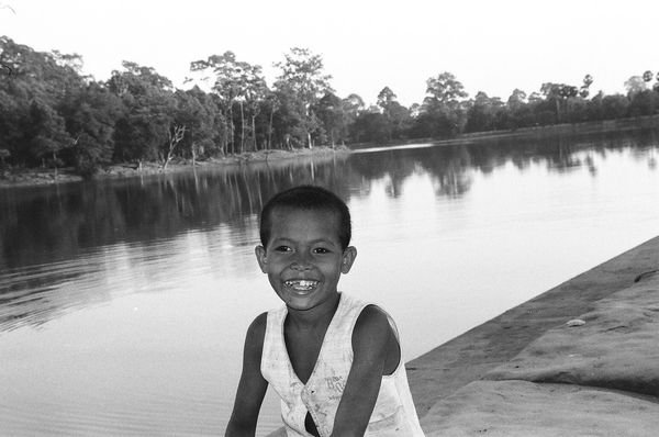 Child smiling around the Angkor temples.