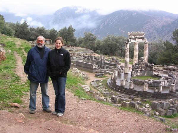 Mau & Julia @ the Temple of Athena