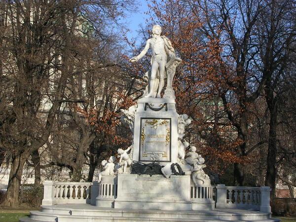 Mozart statue 