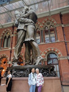 Sisters at St Pancras Station