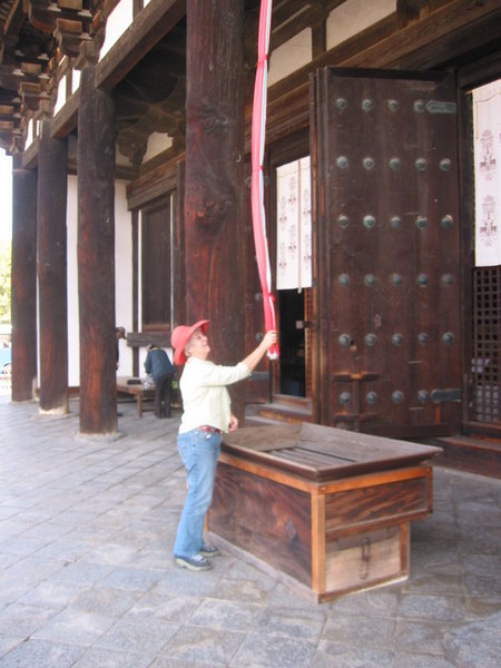 Ringing the bell at Kofuki-ji Temple