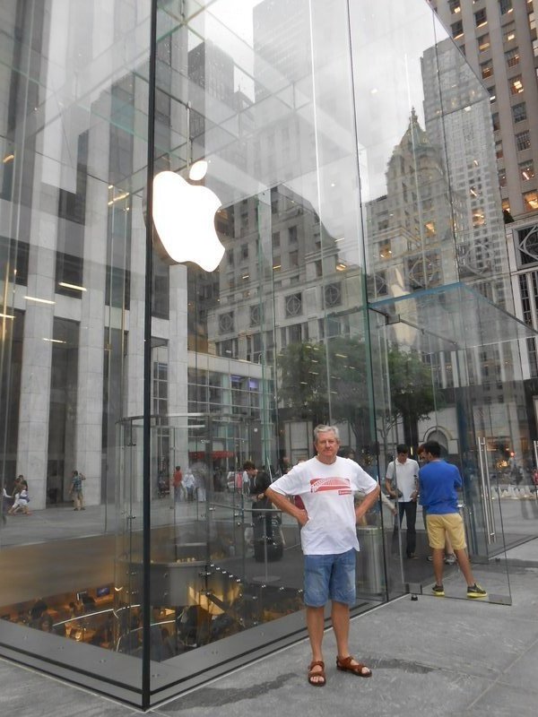 Kev outside the Apple store on 5th