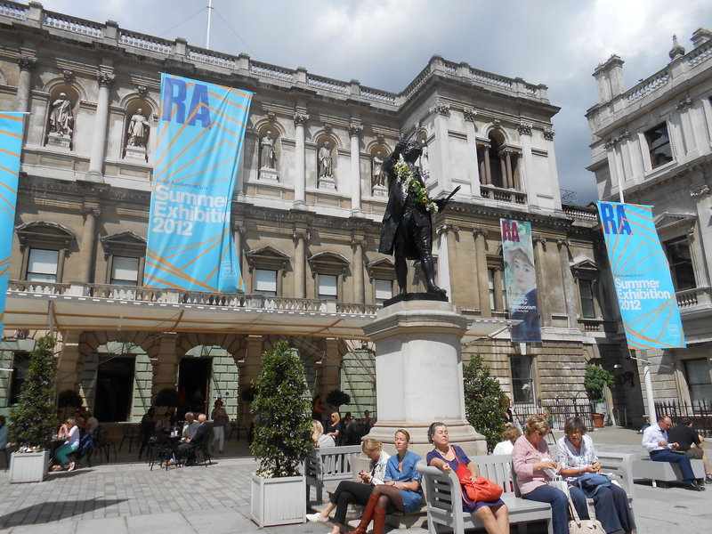 Joshua Reynolds overlooks the Royal Academy of Art