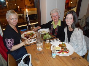 Nicola, Michelle & Katherine eat out!