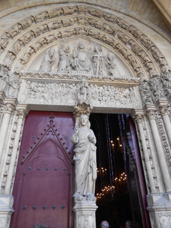 Le Sainte-Chapelle upper door