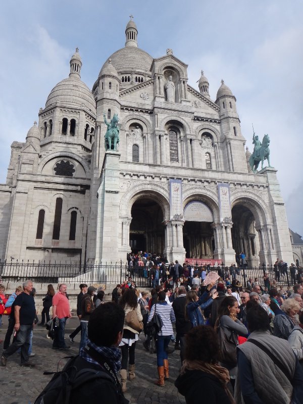 Sacre Coeur and those crowds again