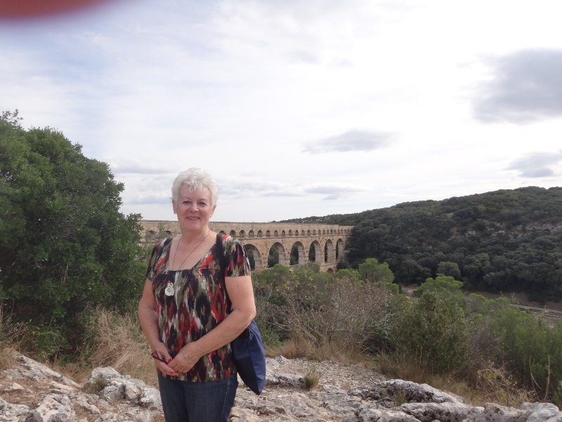 Michelle with the Pont du Gard behind 