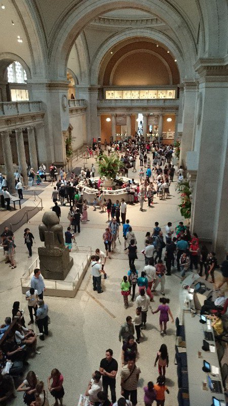 The busy Met foyer