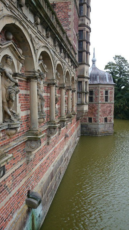 The moat close to the main entrance