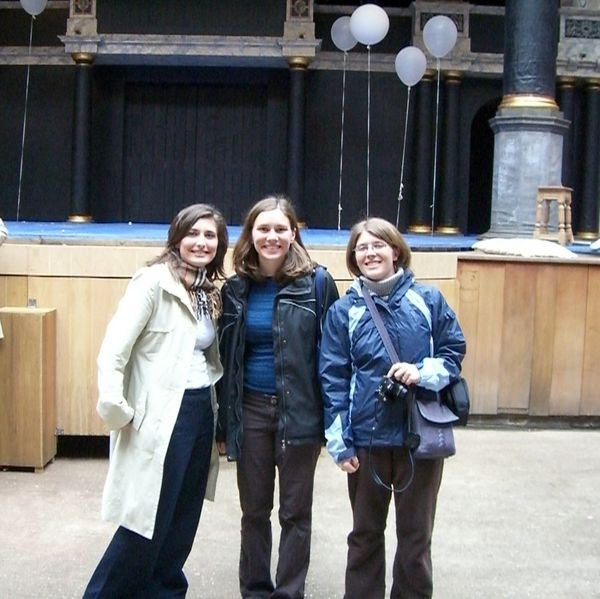 Lauren, Jeanne, Heather; in front of  Shakespeare's Globe Theater