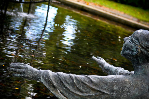 Blind water statue