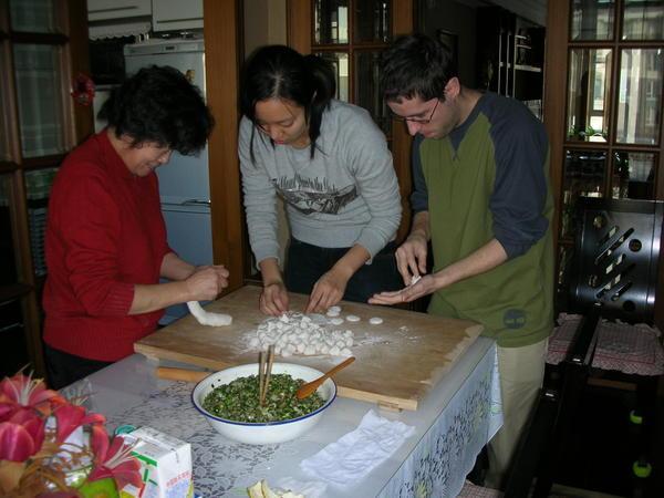 Making dumplings with Ma's Mother and Leilei