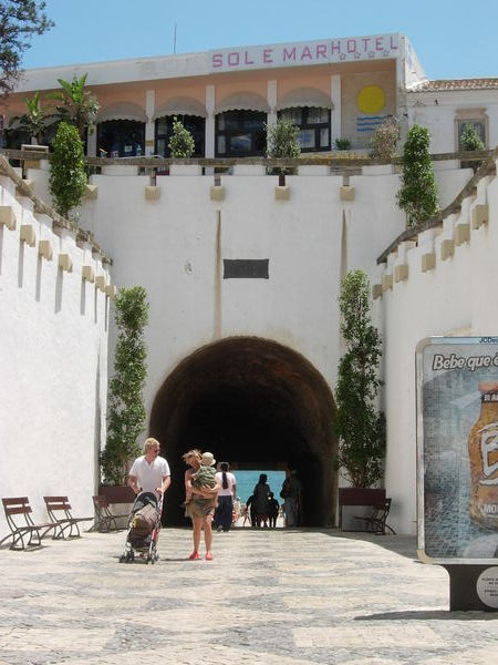 Sol e Mar Hotel and the tunnel through the cliff leading to the beach