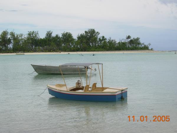 Solar run boat in the Muri Lagoon