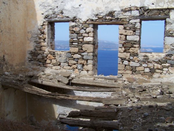 Castle ruins and views of Astyapalea
