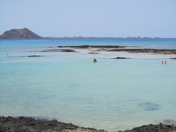 Corralejo beach with Isla de los Lobos in the background