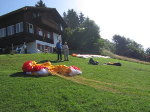 Paragliding prep at Beatenberg
