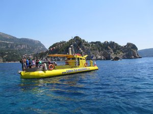 Yellow submarine cruising
