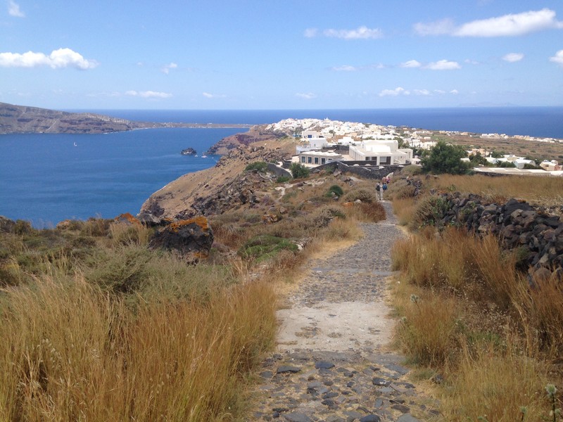 Walking the trail from Oia to Fira - Santorini
