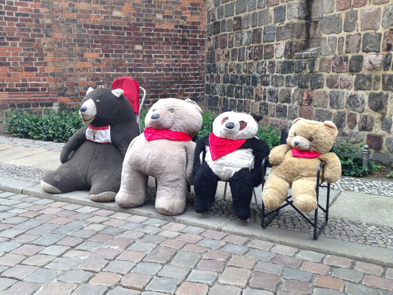 Some Berlin bears just hangin' out.......