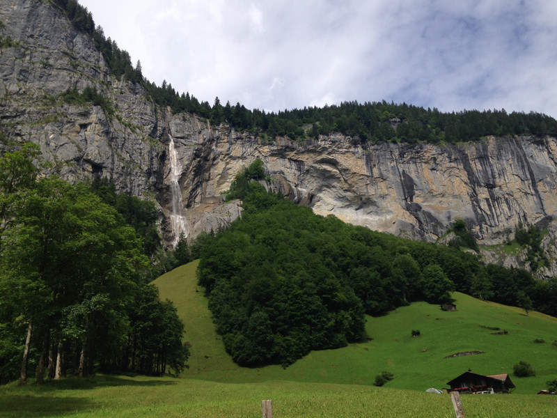 Walking through the Lauterbrunnen Valley to Stechelberg