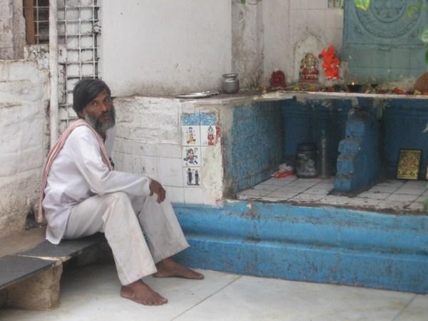 Street temple caretaker