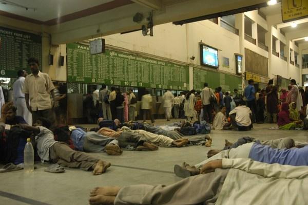 4:00AM, Ahmedabad train station