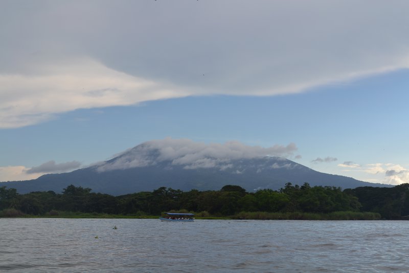 Lago de Nicaragua & Volcano 