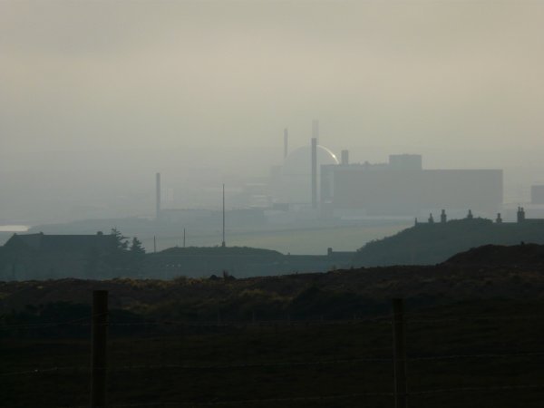 Romantisch: Das Versuchs-Atomkraftwerk von Dounreay im Morgennebel