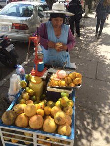 Fresh juice on the street Sucre