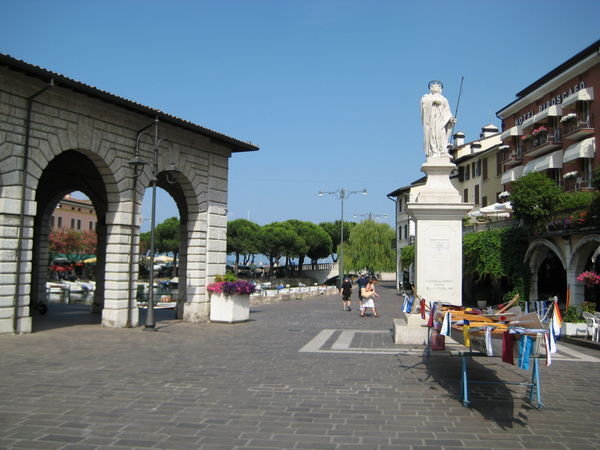 Plaza near hotel in Desanzano