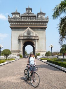 Patuxai, Vientiane's Arc de Triomphe replica