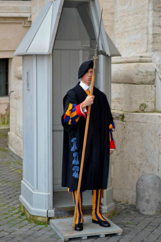 Swiss Guard at the entrance to the Necropolis Tour