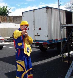 Clown at the new Maxi-Bodega