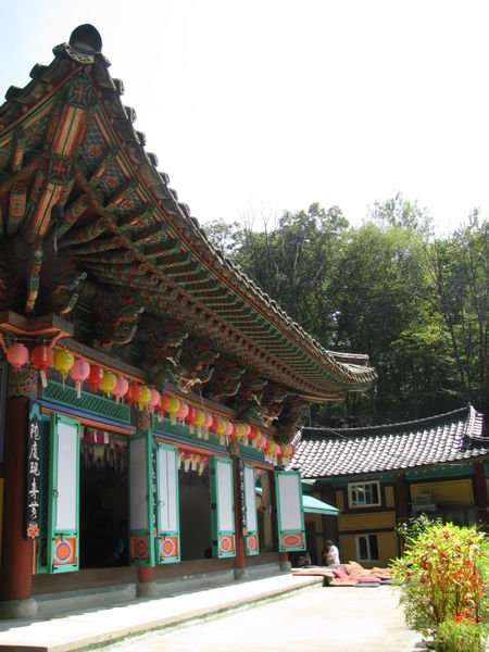 Hiking temple:One of the temples at the top