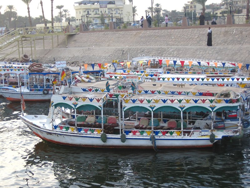 Luxor cruising