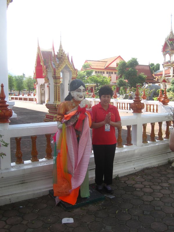 Bowing at Wat Chalong