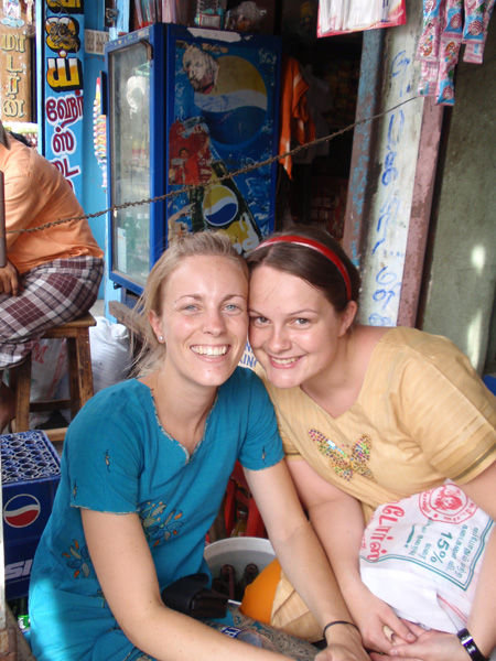 Louise og Dorthe (i Indien!)