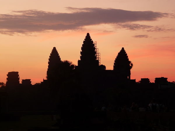 Sunrise over Angkor (1)