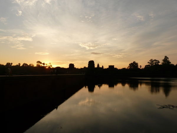 Sunrise over Angkor (3)