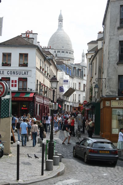 Montmartre tourists