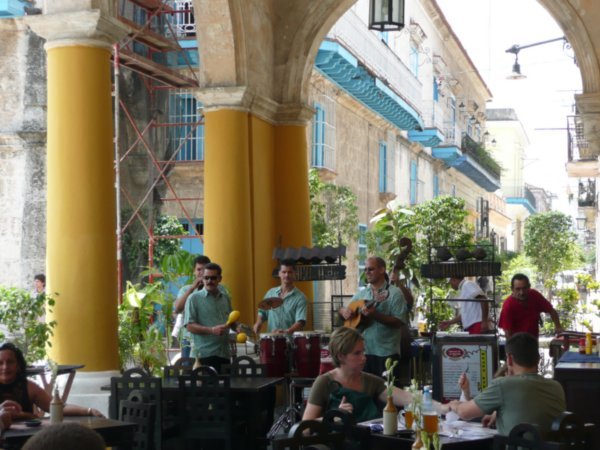 live music at restaurant in plaza