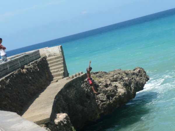teen jumping off Malecon into ocean