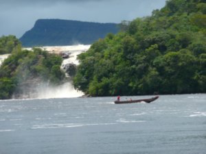 Laguna Canaima back at the town with 5 waterfalls and a very beautiful beach...paradise!