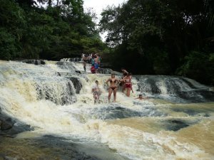The following weekend was a holiday weekend...so we spent the Sunday at Pozo Azul...the local swimming hole...with the rest of the families of San Gil! 