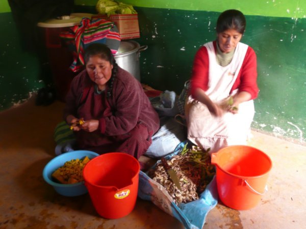 The moms and staff worked in the school´s kitchen to make the children´s hot, nutritious lunch everyday!
